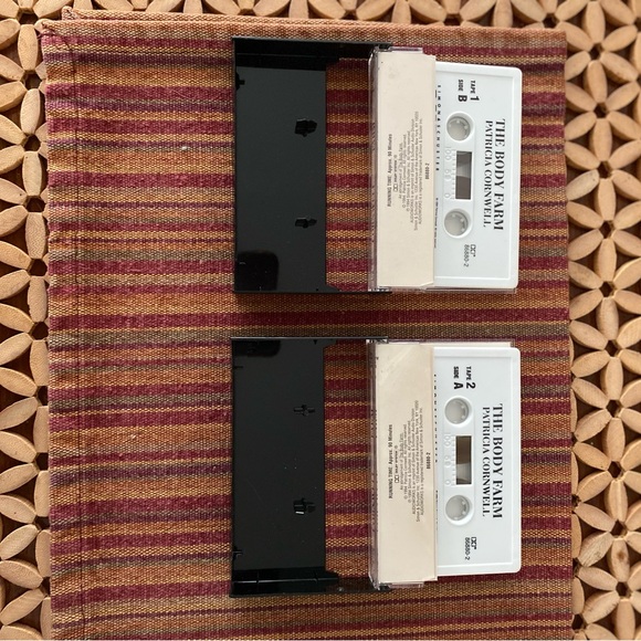 PATRICIA CORNWELL THE BODY FARM AUDIO CASSETTES (2) - Picture 6 of 7